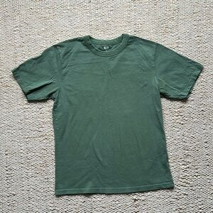 Uniqlo t-shirt